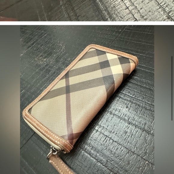 Burberry zip around wallet - Picture 4 of 10